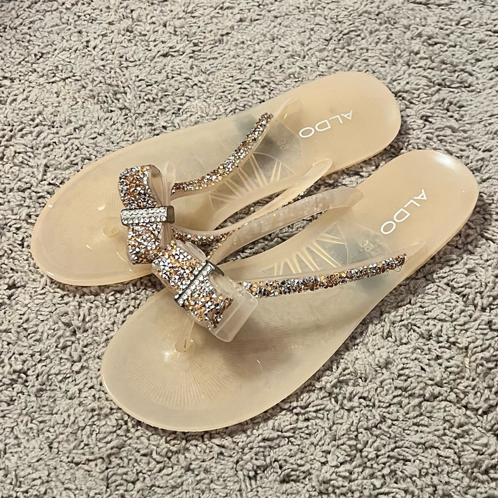 Mauvy pink ALDO flip flops